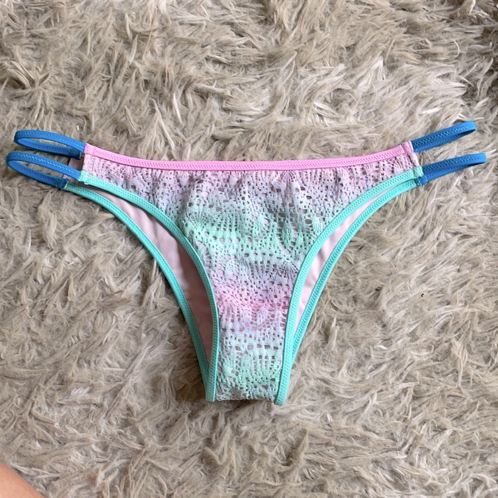 Itsy bikini bottom